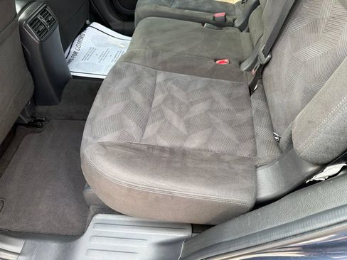 Used 2015 Nissan Rogue SV FWD image 25