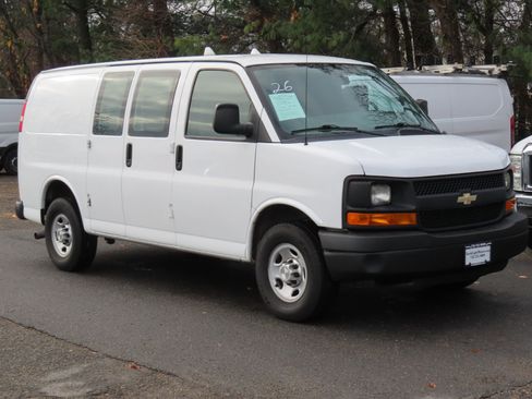 Used 2015 Chevrolet Express 2500 image 5