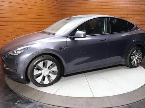 Used 2023 Tesla Model Y Long Range AWD/4WD image 7