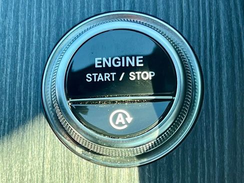 Certified 2025 Mercedes-Benz C 300 4MATIC Sedan image 31