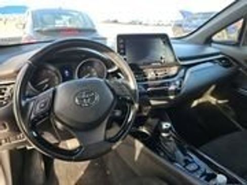 Used 2019 Toyota C-HR XLE image 9