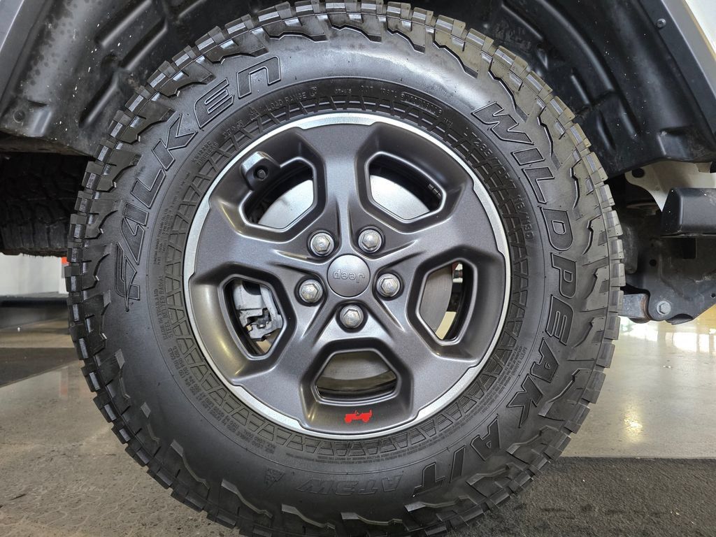 Used 2023 Jeep Gladiator Rubicon w/ LED Lighting Group AWD/4WD image 23