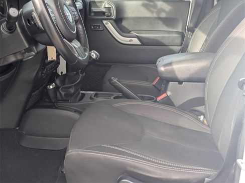 Used 2017 Jeep Wrangler Unlimited Sahara w/ Connectivity Group image 11