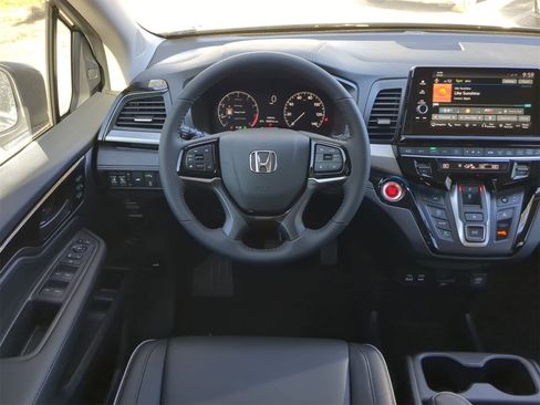 Used 2025 Honda Odyssey Touring image 16