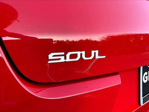 Used 2023 Kia Soul LX image 28