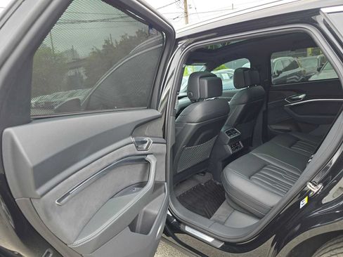 Used 2023 Audi e-tron S Premium Plus AWD/4WD image 16