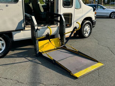 Used 2011 Ford E-350 and Econoline 350 Extended Super Duty w/ PWR Group image 5