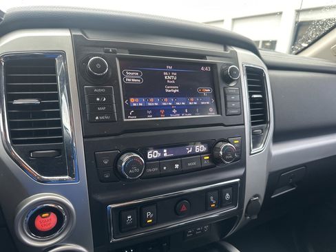 Used 2019 Nissan Titan PRO-4X w/ Pro-4x Convenience Package image 16