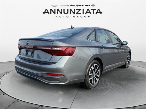 Used 2025 Volkswagen Jetta SE image 5