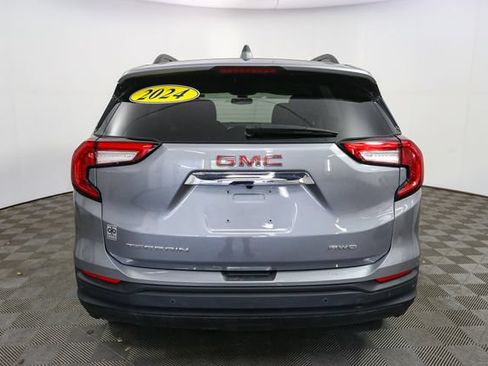 Used 2024 GMC Terrain SLE w/ Driver Convenience Package AWD/4WD image 9