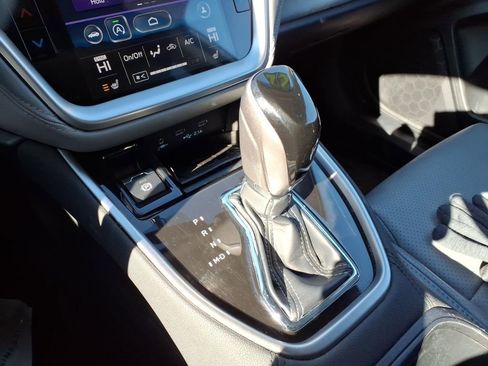 Used 2022 Subaru Outback Premium image 9
