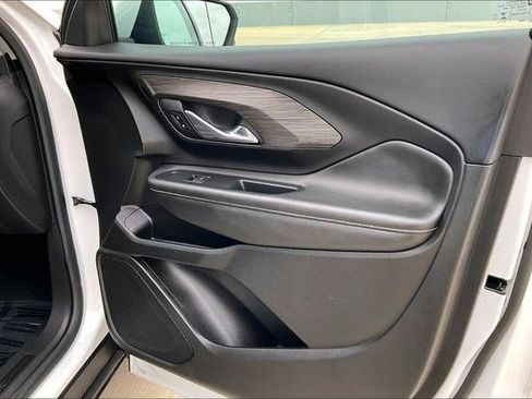 Used 2024 GMC Terrain SLT image 29