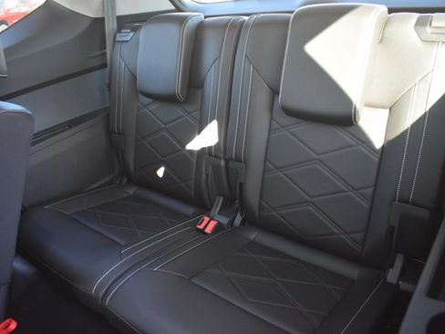 Used 2025 Volkswagen Atlas SE w/ Panoramic Sunroof Package FWD image 16