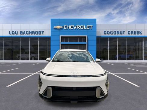 Used 2025 Hyundai Kona SEL FWD image 3