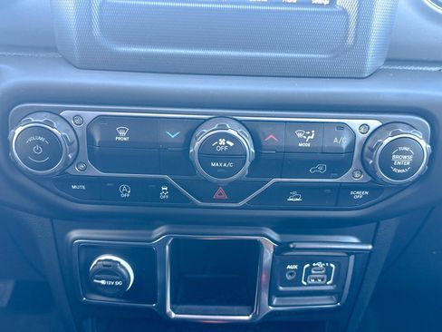 Used 2023 Jeep Gladiator Sport w/ Trailer Tow Package image 28