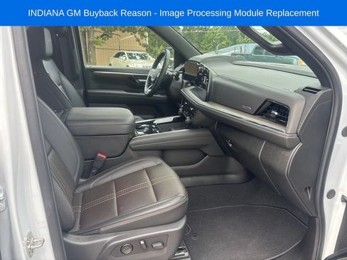 Used 2026 Chevrolet Suburban High Country AWD/4WD image 9