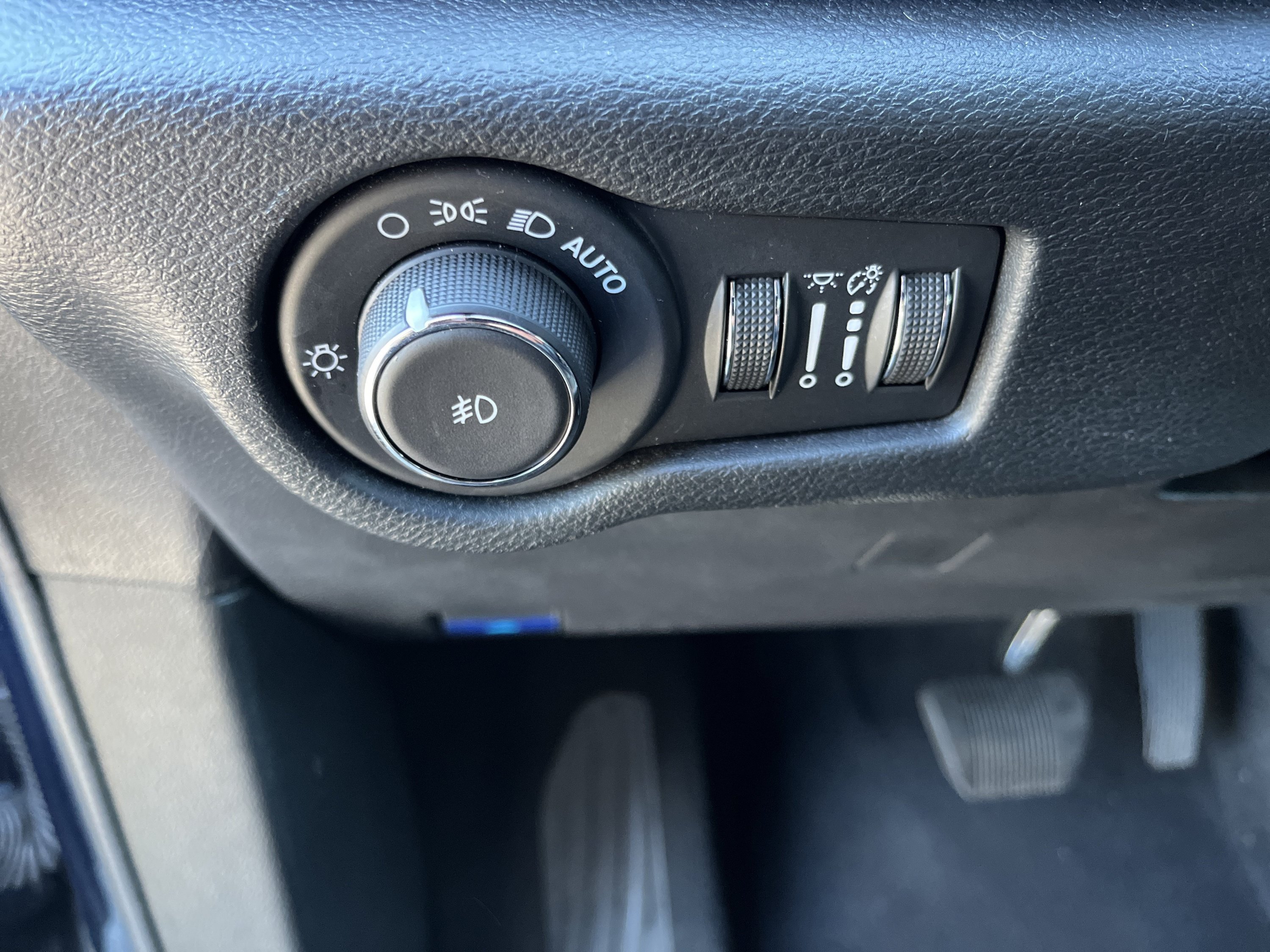 Used 2025 Chrysler Pacifica Select FWD image 17