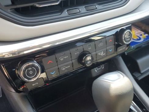 Certified 2022 Jeep Compass Limited image 16