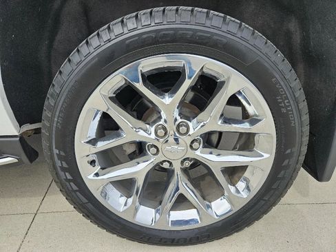 Used 2018 Chevrolet Suburban Premier AWD/4WD image 23
