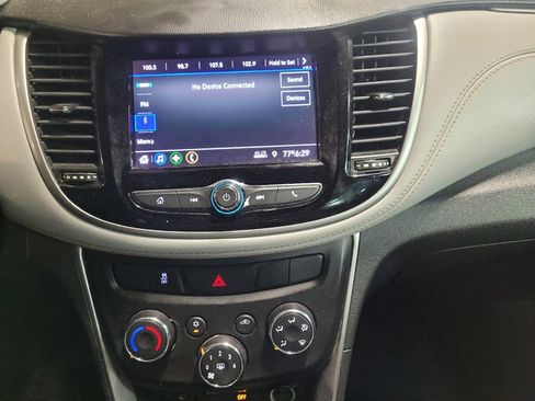 Used 2022 Chevrolet Trax LT image 25