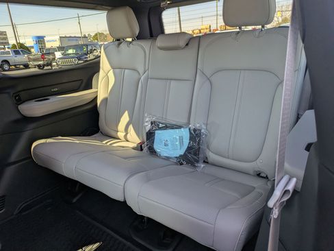 New 2026 Jeep Grand Wagoneer 2WD image 23