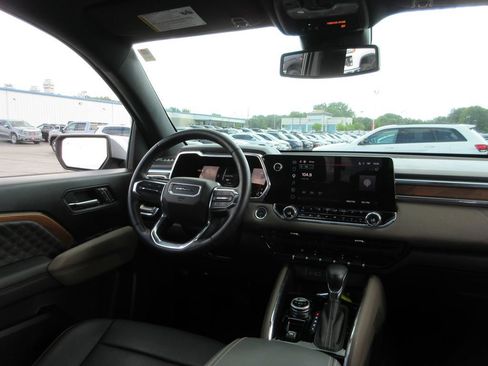 Used 2024 GMC Canyon Denali AWD/4WD image 28