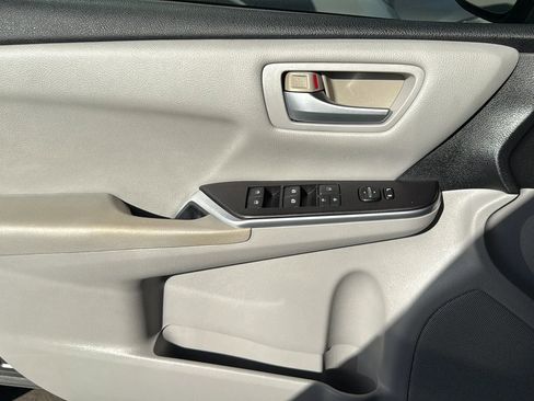 Used 2016 Toyota Camry LE image 18