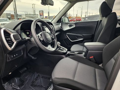 Certified 2023 Kia Soul LX w/ LX Technology Package image 9