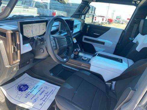 New 2025 GMC Hummer EV 2X w/ LPO, Roof Cross Rail Package image 17