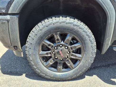 Used 2024 GMC Sierra 2500 AT4 w/ Technology Package AWD/4WD image 12