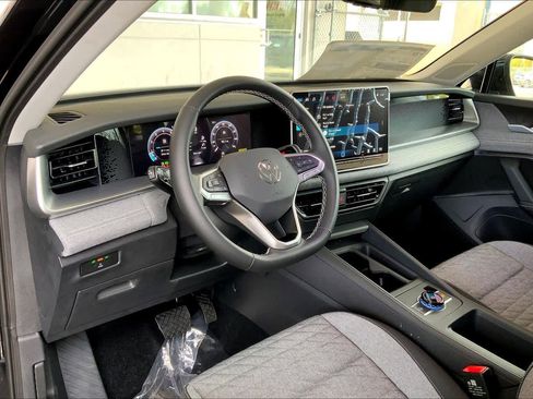 New 2026 Volkswagen Tiguan S FWD image 8