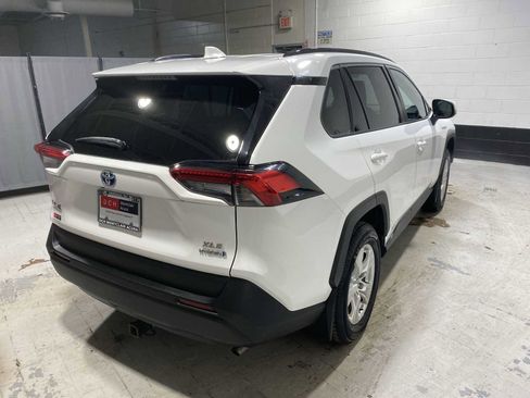 Used 2021 Toyota RAV4 XLE w/ Convenience Package image 26