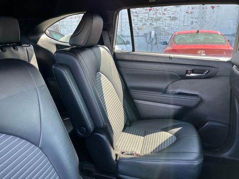 Used 2024 Toyota Highlander XSE image 42