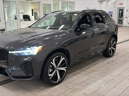 Used 2023 Volvo XC60 T8 Ultimate w/ Climate Package image 9