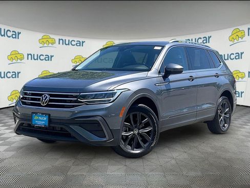 Used 2024 Volkswagen Tiguan SE w/ Panoramic Sunroof Package AWD/4WD image 3
