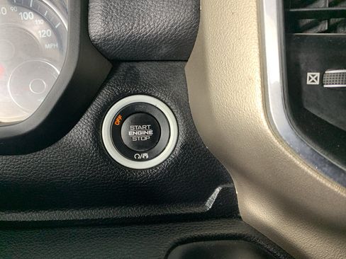 Used 2019 RAM 1500 Laramie AWD/4WD image 17