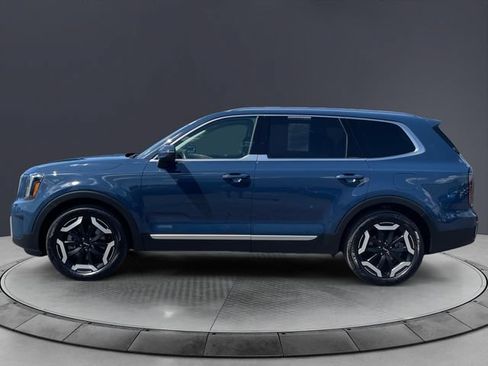 Used 2024 Kia Telluride EX w/ EX Captain's Chair Package AWD/4WD image 2