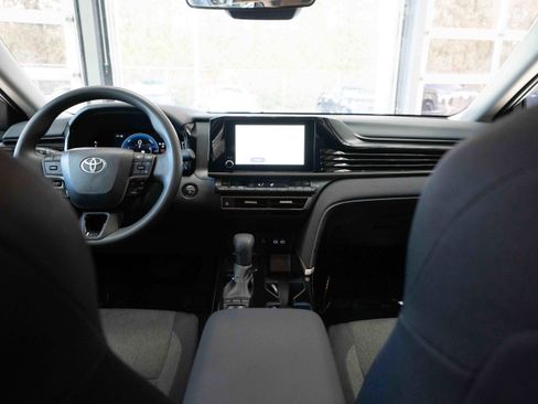 Used 2025 Toyota Camry LE image 20