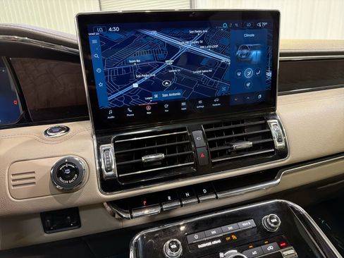 Used 2022 Lincoln Navigator Reserve image 19