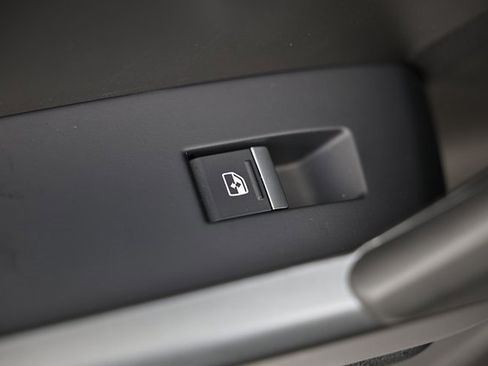 Certified 2025 Audi Q3 2.0T Premium w/ Convenience Package image 25