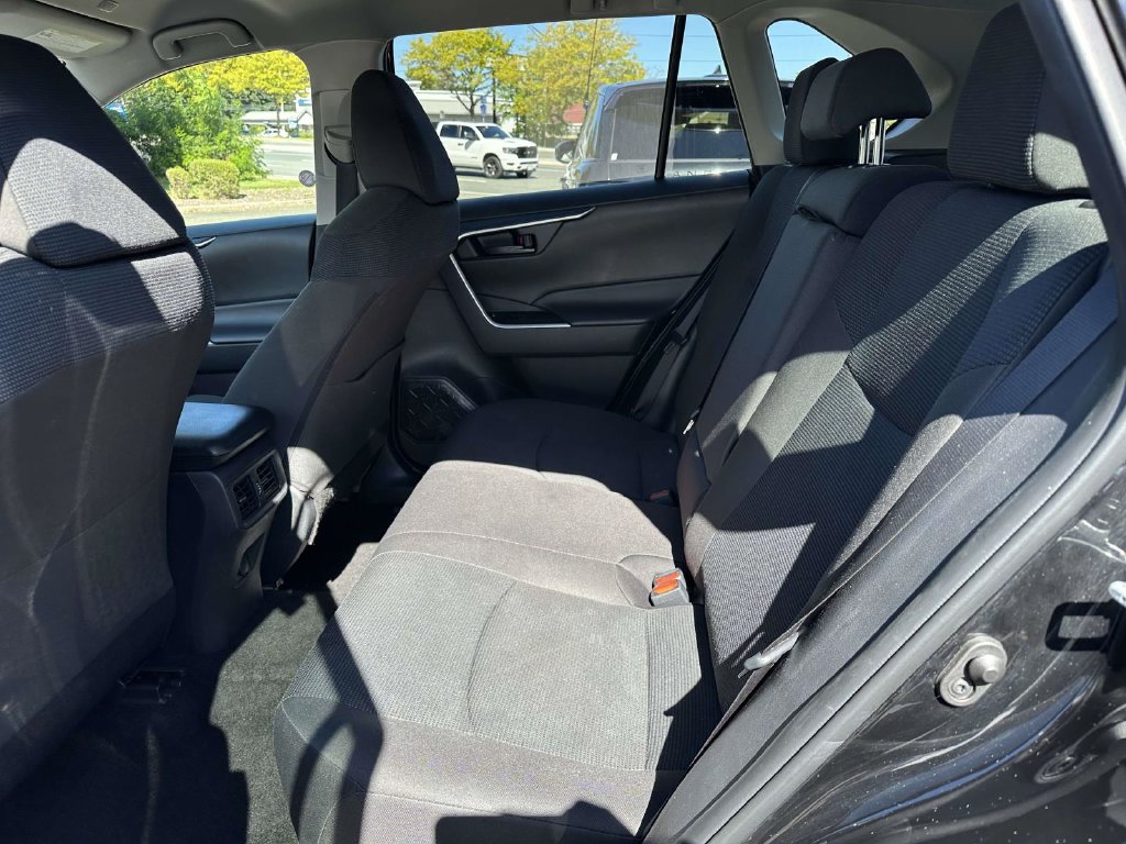 Used 2025 Toyota RAV4 LE AWD/4WD image 15