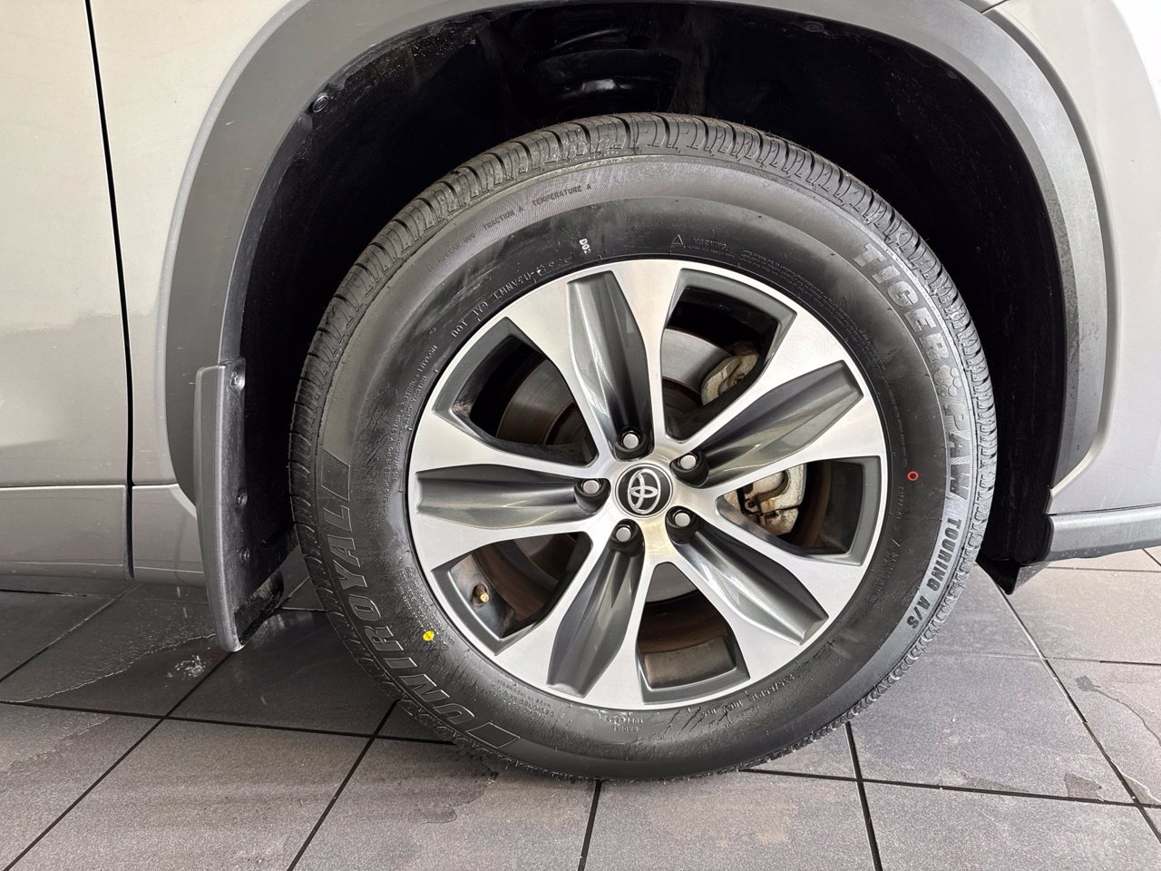 Used 2025 Toyota Highlander XLE AWD/4WD image 57