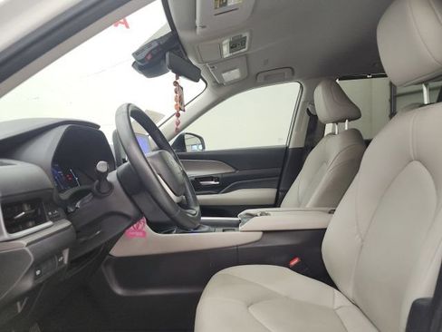 Used 2024 Toyota Grand Highlander FWD image 16