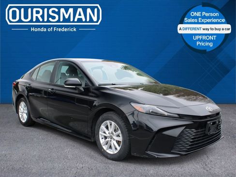 Used 2025 Toyota Camry LE FWD image 1