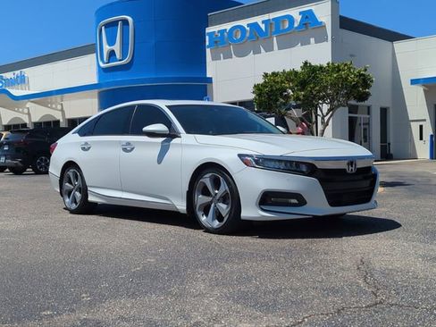 Used 2018 Honda Accord Touring image 2