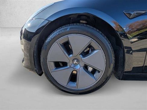 Used 2023 Tesla Model 3 Standard Range image 18