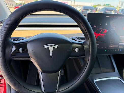 Used 2022 Tesla Model Y Long Range AWD/4WD image 29