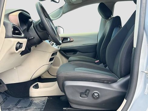 Used 2023 Chrysler Voyager LX FWD image 20