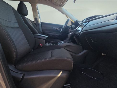 Used 2019 Nissan Rogue SV w/ Premium Package image 13