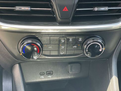 Used 2025 Buick Encore GX Preferred FWD image 16